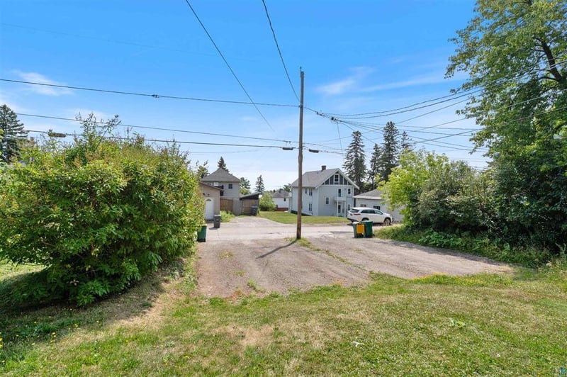1010 E 9th St, Duluth, MN 55805