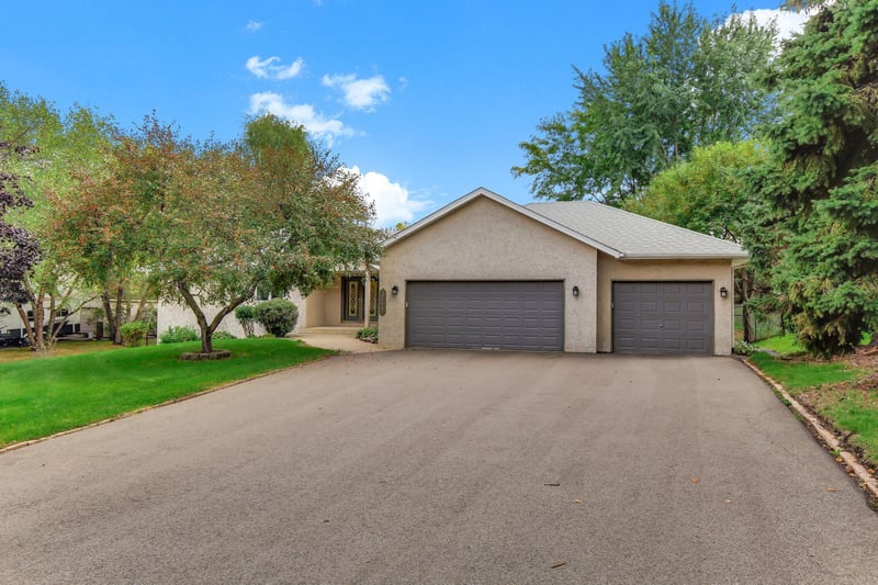 2646 Shadow Ln, Chaska, MN 55318