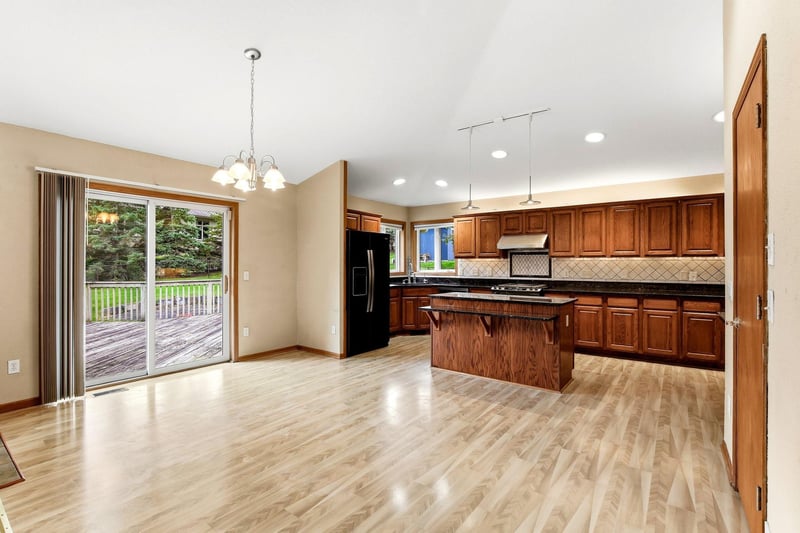 2646 Shadow Ln, Chaska, MN 55318