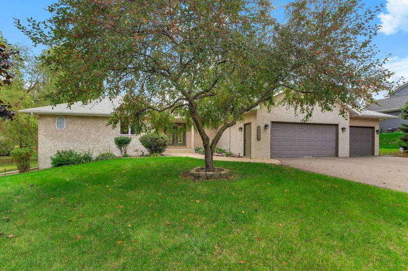 2646 Shadow Ln, Chaska, MN 55318