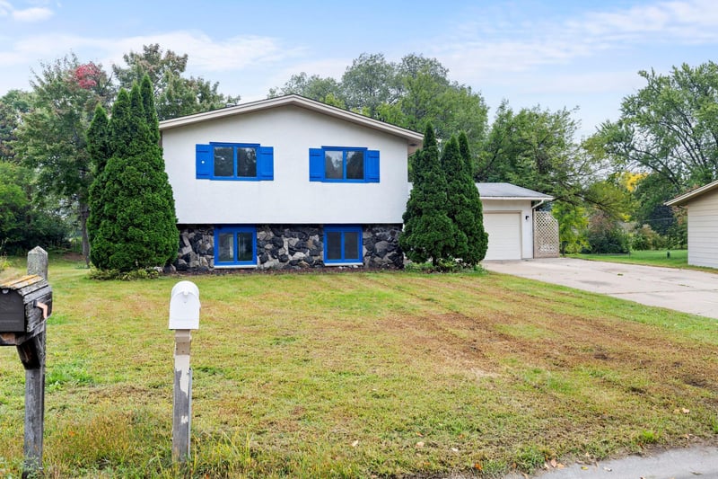 8016 Brunswick Ave N, Brooklyn Park, MN 55443