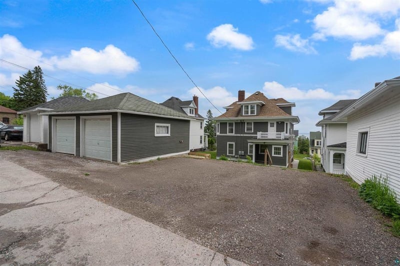 1415 E 4th St, Duluth, MN 55805