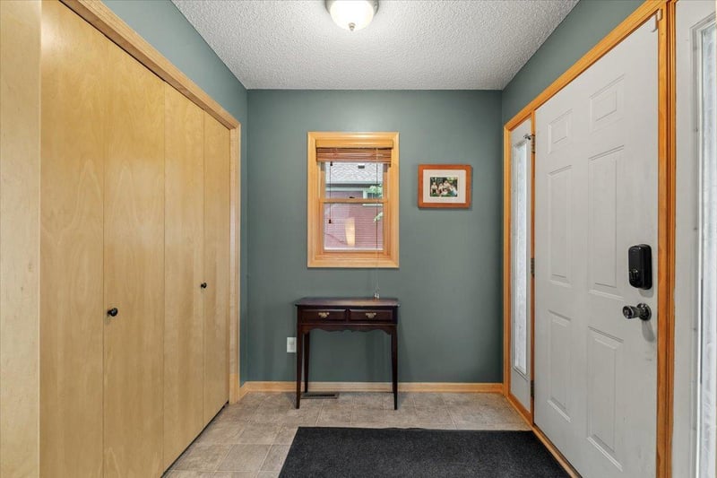 220 Baker St E, Saint Paul, MN 55107