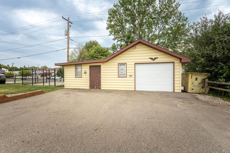 23 1st Ave SW, Glenwood, MN 56334