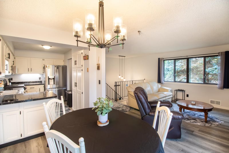 2817 Wimbledon Rg, Woodbury, MN 55125