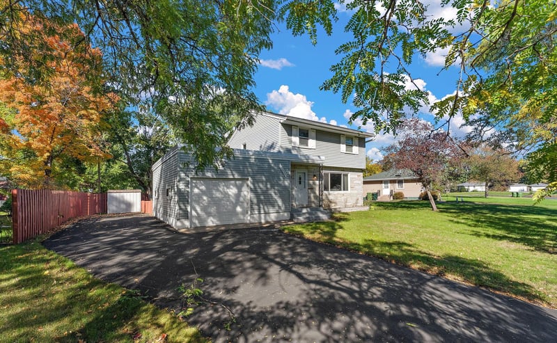 10426 6th St NE, Blaine, MN 55434