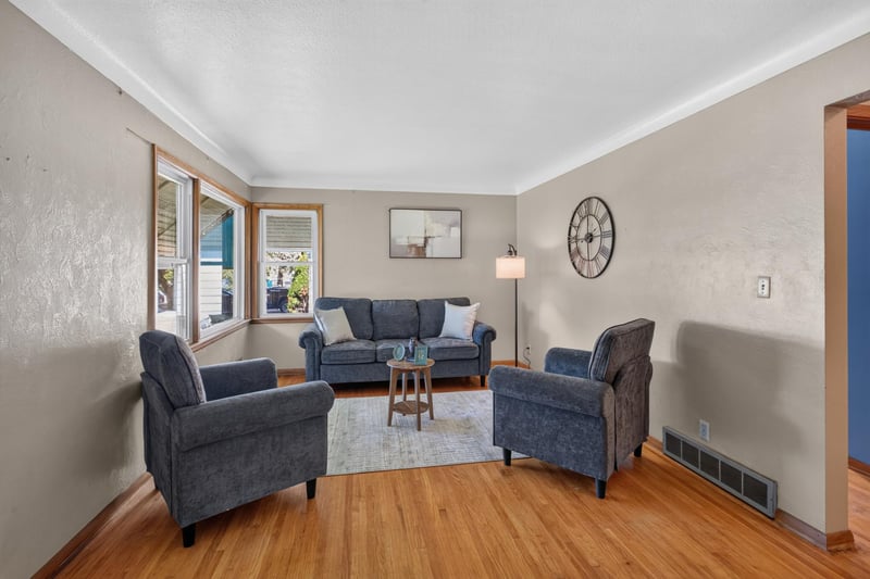 1158 Arundel St, Saint Paul, MN 55117