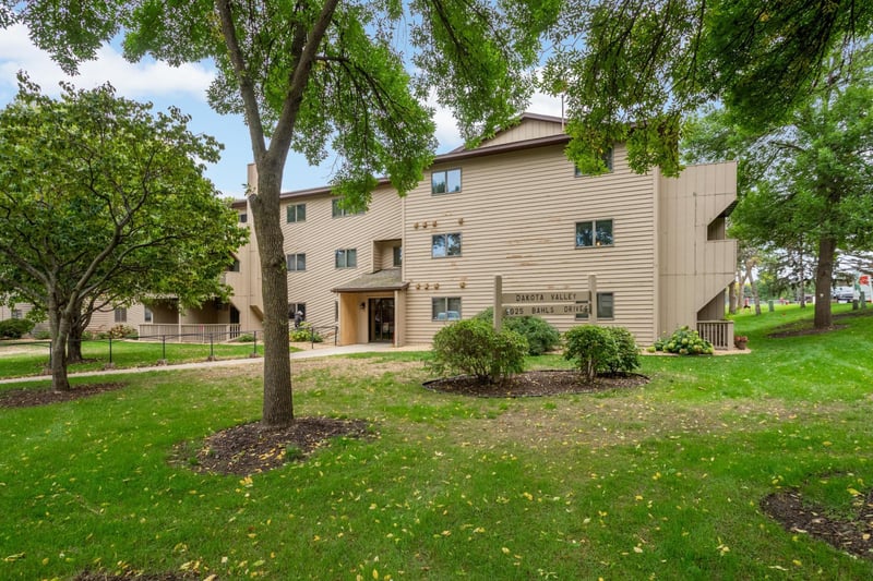 925 Bahls Dr #307, Hastings, MN 55033