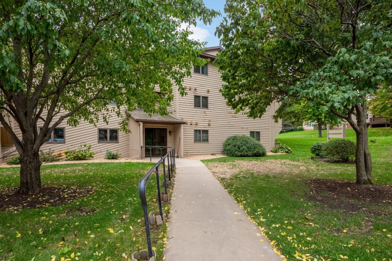 925 Bahls Dr #307, Hastings, MN 55033