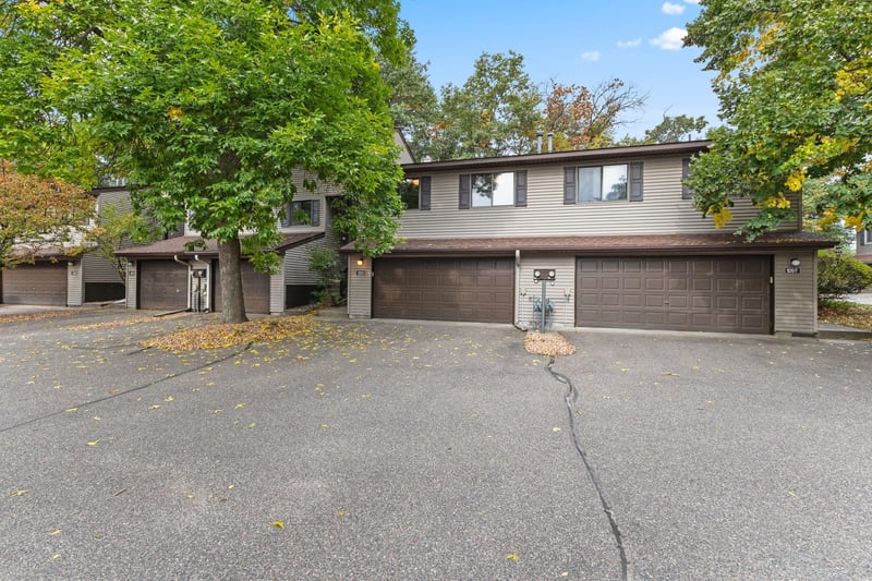 109 South Dr #E, Circle Pines, MN 55014