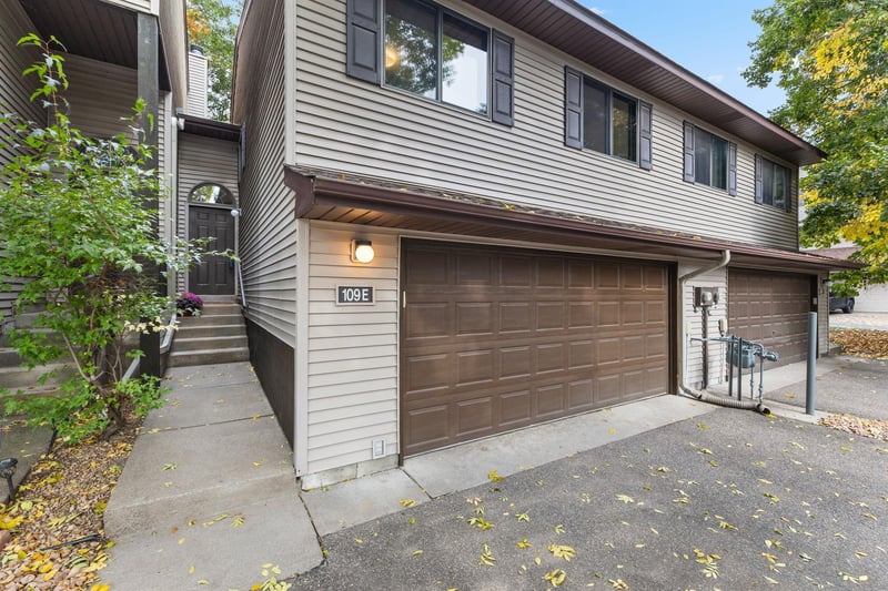 109 South Dr #E, Circle Pines, MN 55014