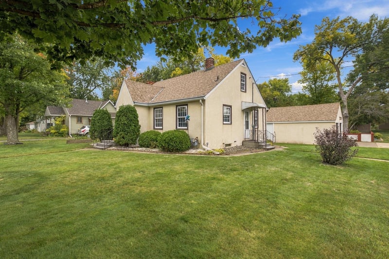 326 5th Ave NE, Cambridge, MN 55008
