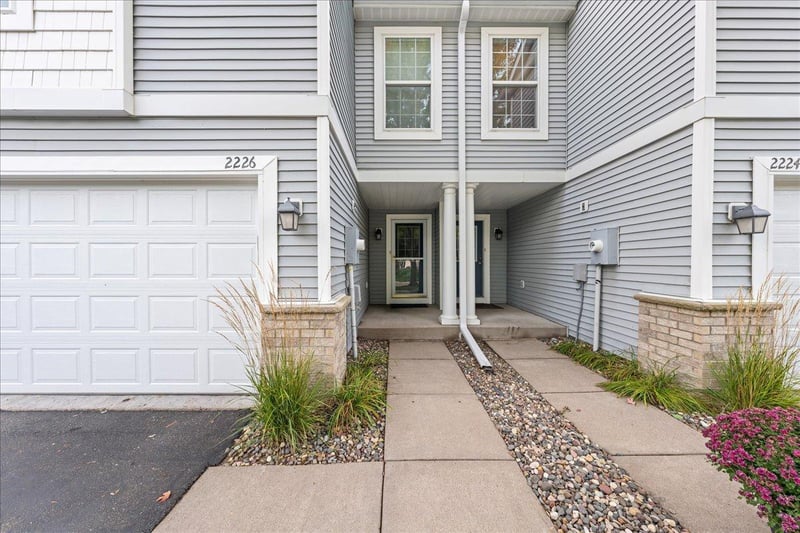 2226 Saint Johns Cir, Woodbury, MN 55129