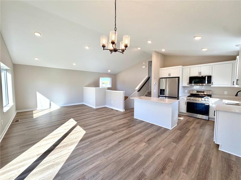 1827 Pierce St S, Cambridge, MN 55008
