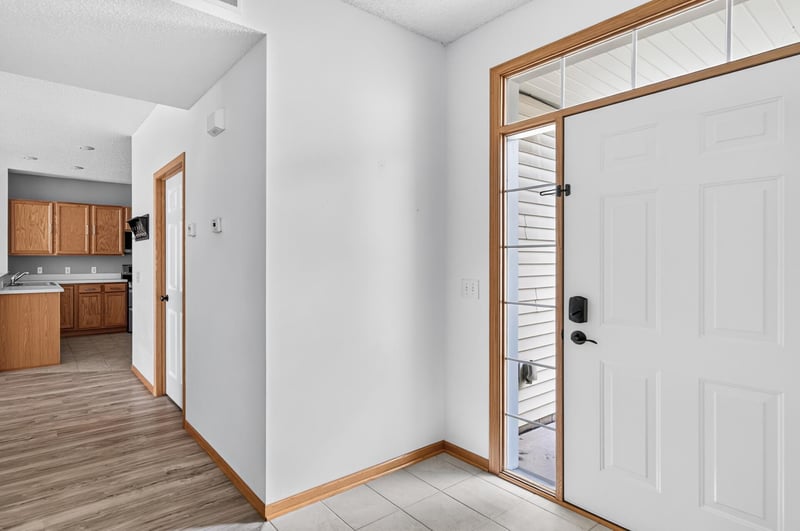 4527 Bloomberg Ln, Inver Grove Heights, MN 55076