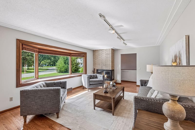 10800 Oak Knoll Ter N, Minnetonka, MN 55305