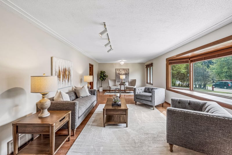 10800 Oak Knoll Ter N, Minnetonka, MN 55305