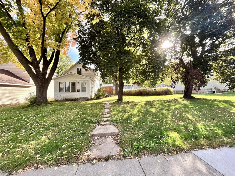 233 17th Ave N, Hopkins, MN 55343