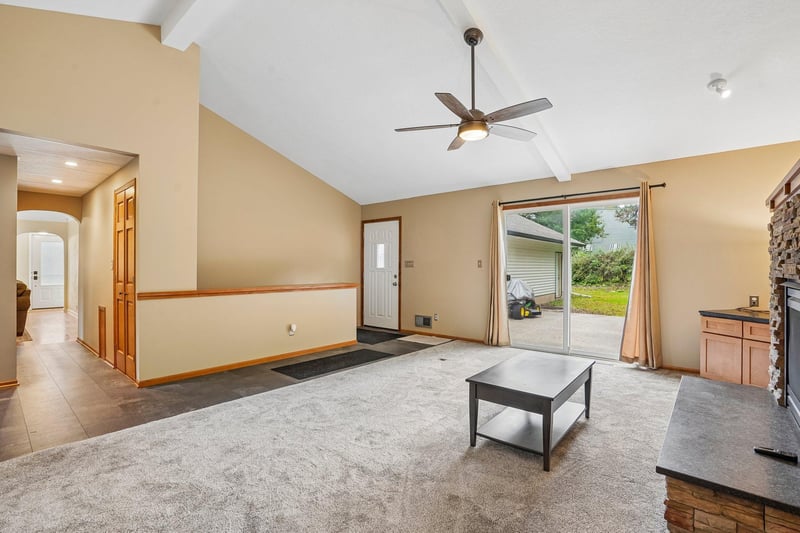 593 Century Ave N, Maplewood, MN 55119