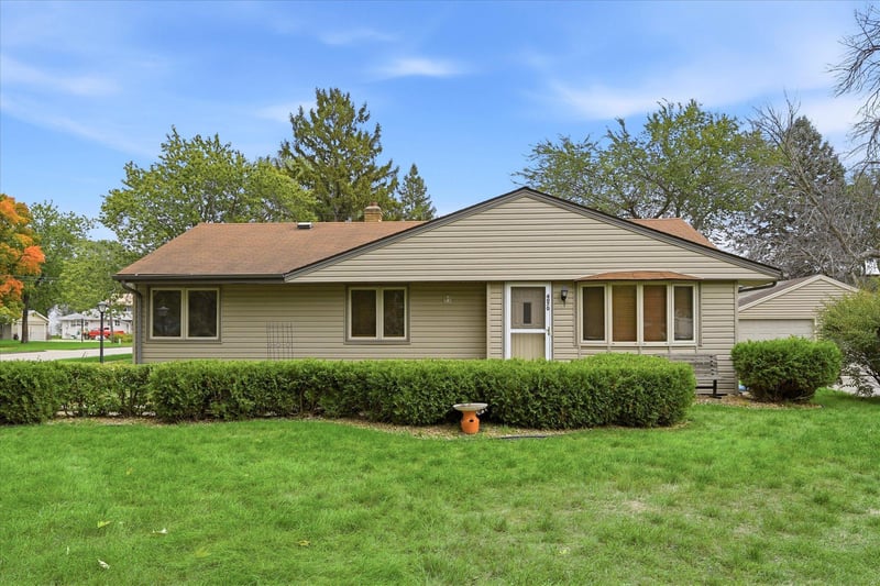 4070 Jay Ln, White Bear Lake, MN 55110