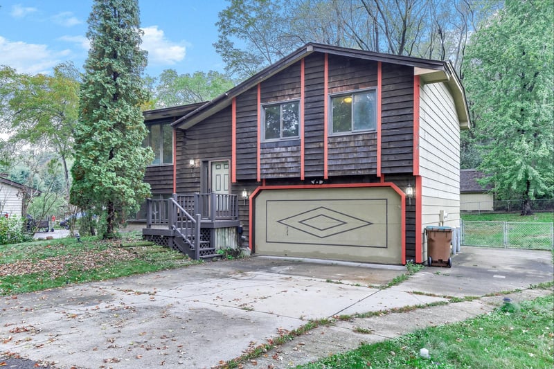 162 Quehl Ave N, Lakeland, MN 55043