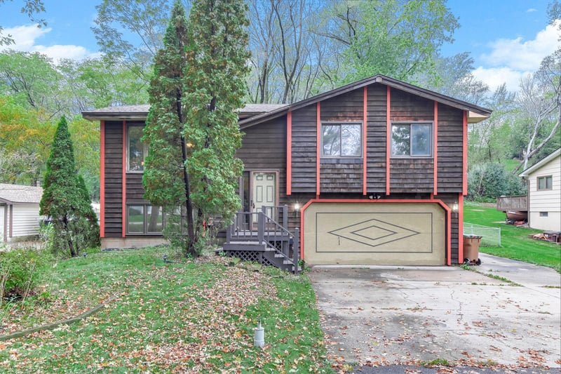 162 Quehl Ave N, Lakeland, MN 55043