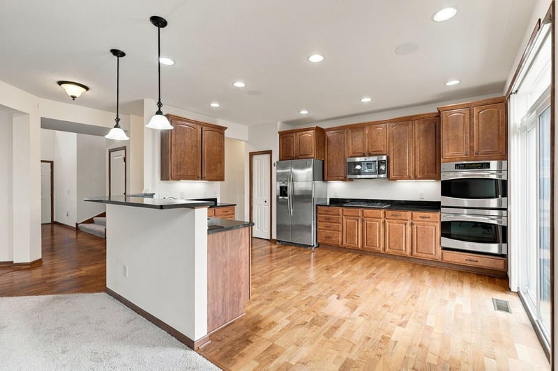 6813 67th St NE, Albertville, MN 55301