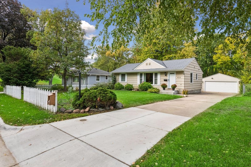 420 Jackson Ave S, Edina, MN 55343