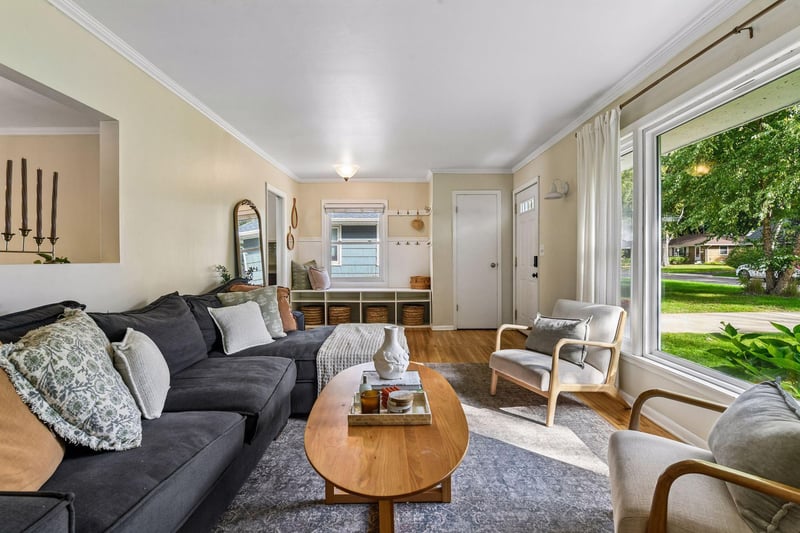 420 Jackson Ave S, Edina, MN 55343