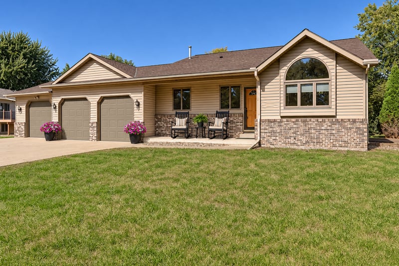 606 Columbus Ave S, New Prague, MN 56071
