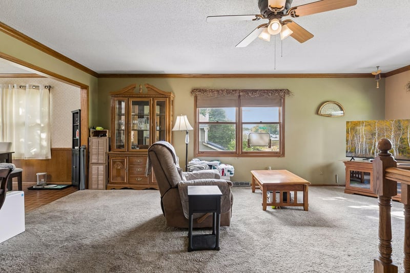 750 Viking Dr E, Maplewood, MN 55117