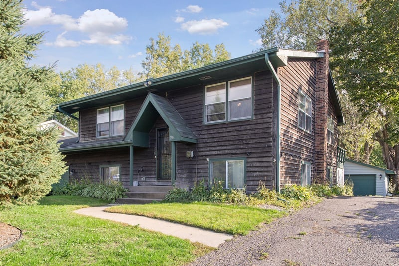 750 Viking Dr E, Maplewood, MN 55117