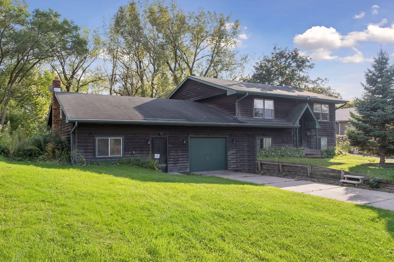 750 Viking Dr E, Maplewood, MN 55117