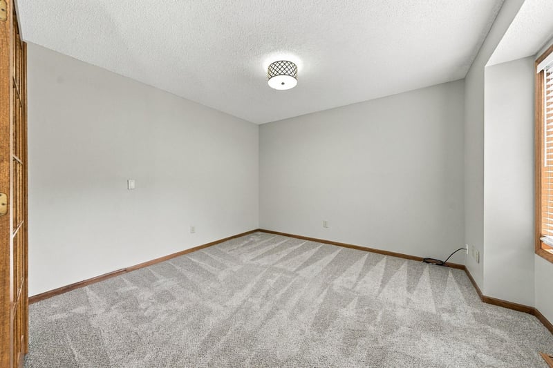 13610 Georgia Dr, Apple Valley, MN 55124
