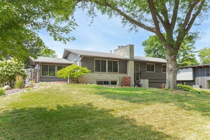 140 Brunswick Ave S, Golden Valley, MN 55416