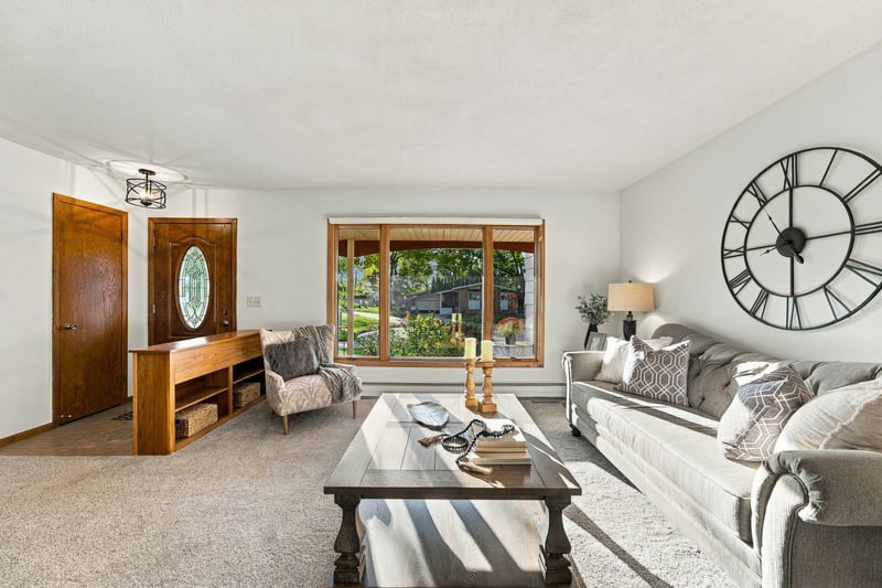 227 Ridgewood Ct, Waconia, MN 55387