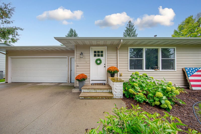 1801 Sunray Ave, Mankato, MN 56001
