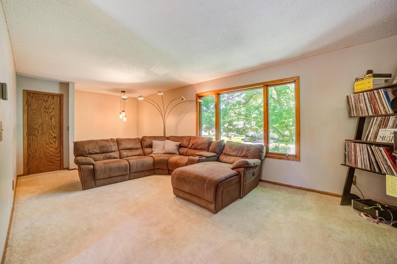 638 Kim Ave, Hamburg, MN 55339