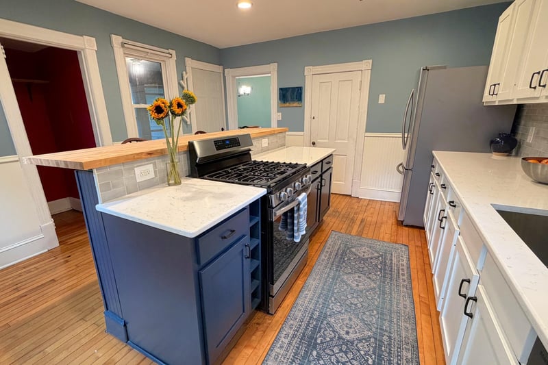 539 Saint Clair Ave, Saint Paul, MN 55102