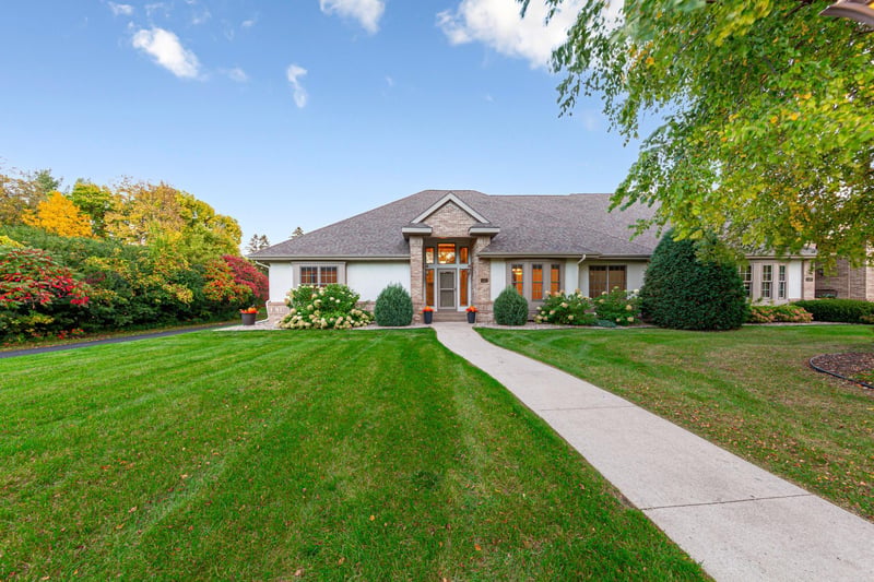 123 Woodhill Ct, Mankato, MN 56001