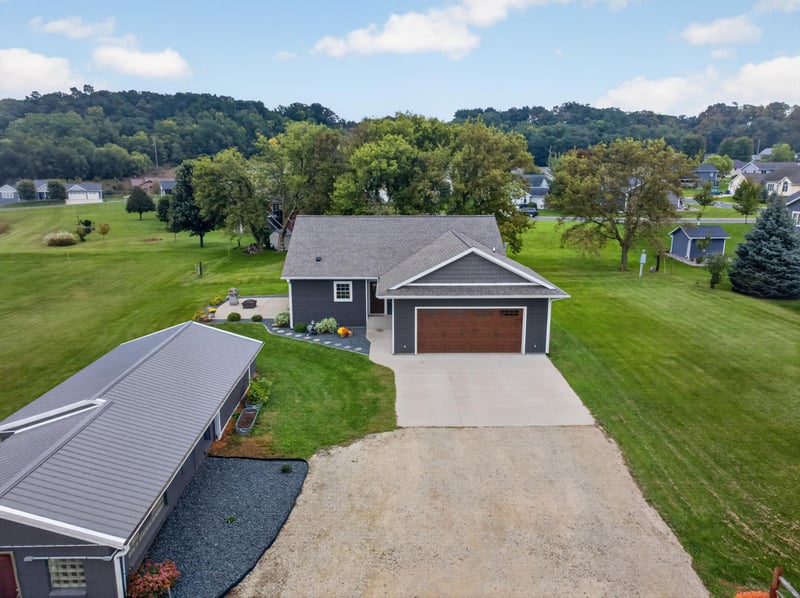 17 Richland Ave, Saint Charles, MN 55972