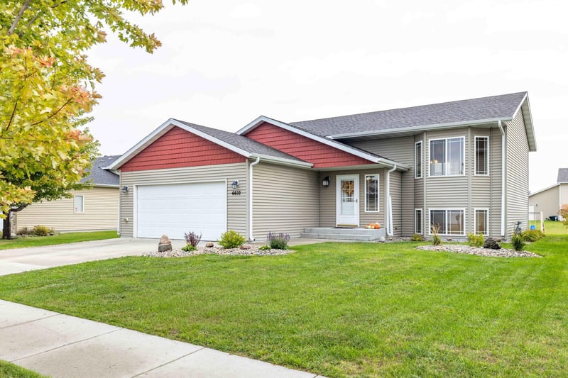 4410 16 St S, Moorhead, MN 56560