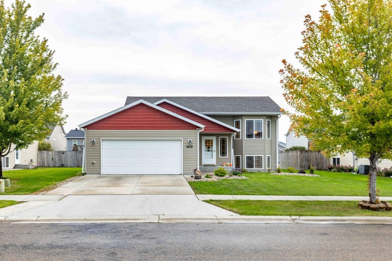 4410 16 St S, Moorhead, MN 56560