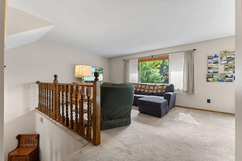 404 Pleasure Creek Dr, Blaine, MN 55434