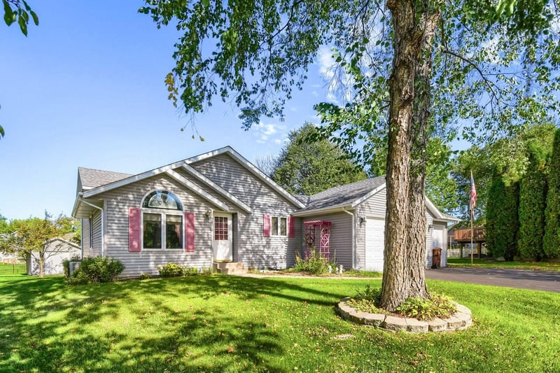 1186 Winter Ct, Hastings, MN 55033