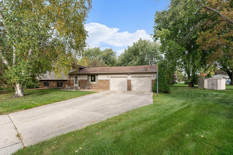 930 Ridgeview Pl NE, Owatonna, MN 55060