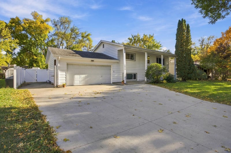 2028 16th St S, Moorhead, MN 56560