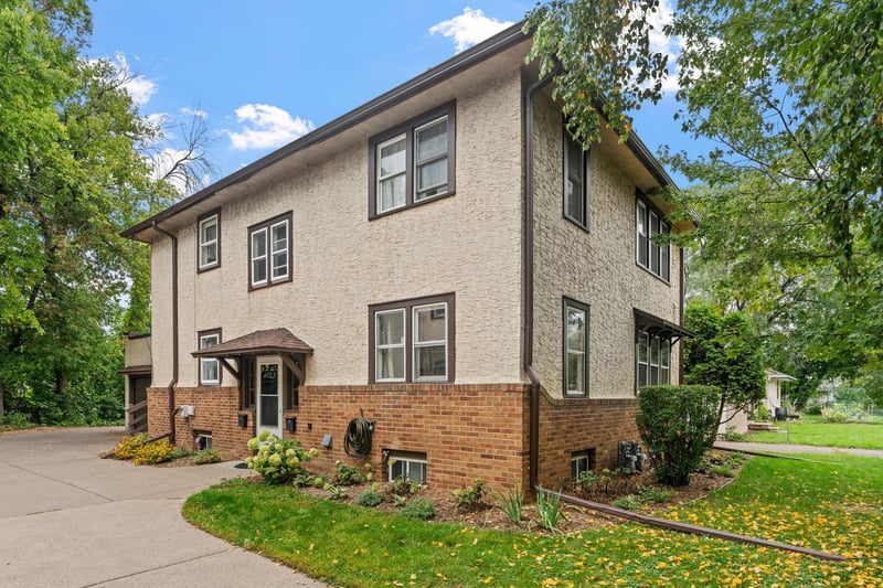 261 Robie St W, Saint Paul, MN 55107