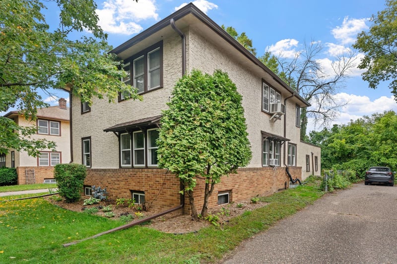 261 Robie St W, Saint Paul, MN 55107
