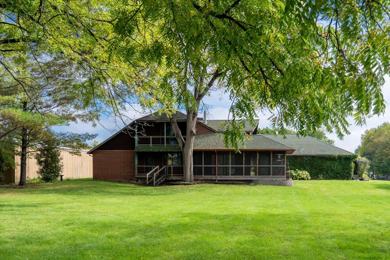 997 Roberts Rd SW, Hutchinson, MN 55350